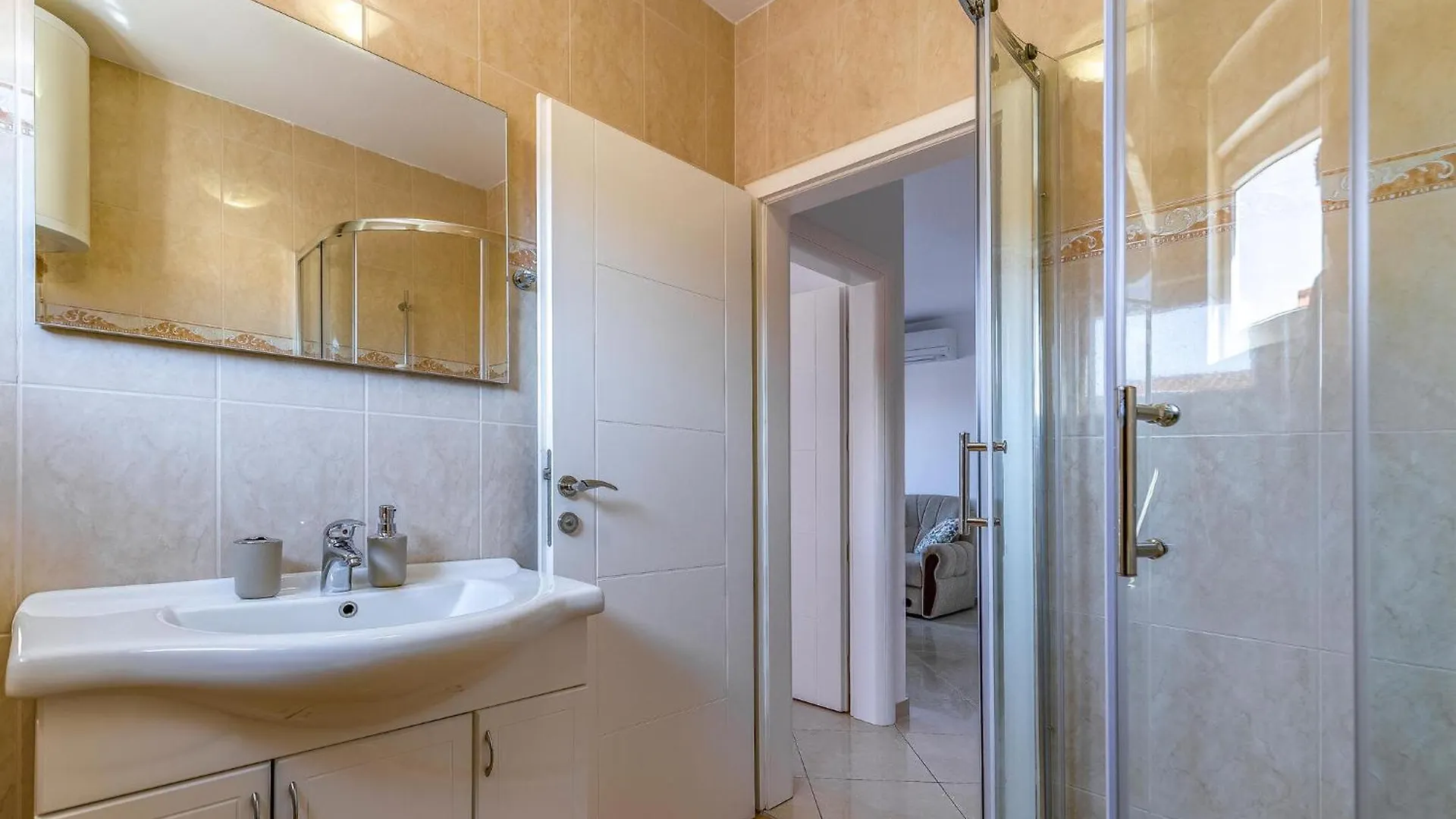 Cozy Apartment In Medulin With Kitchen